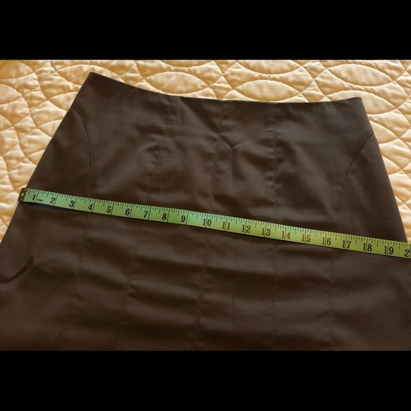 Vintage two piece brown skirt suit that can transition from corporate to dressy. - Picture 12 of 16